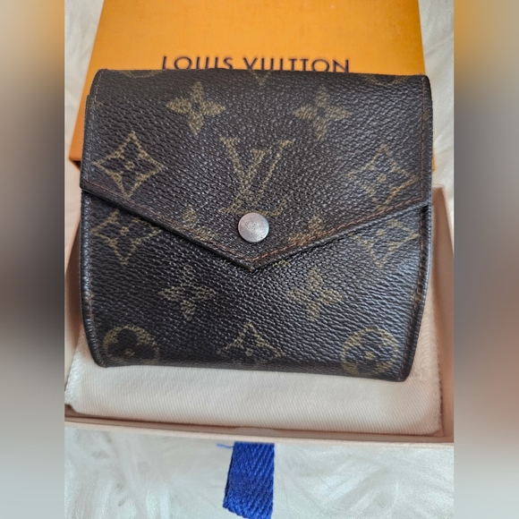 Louis Vuitton Vintage Compact Wallet. - Picture 4 of 16